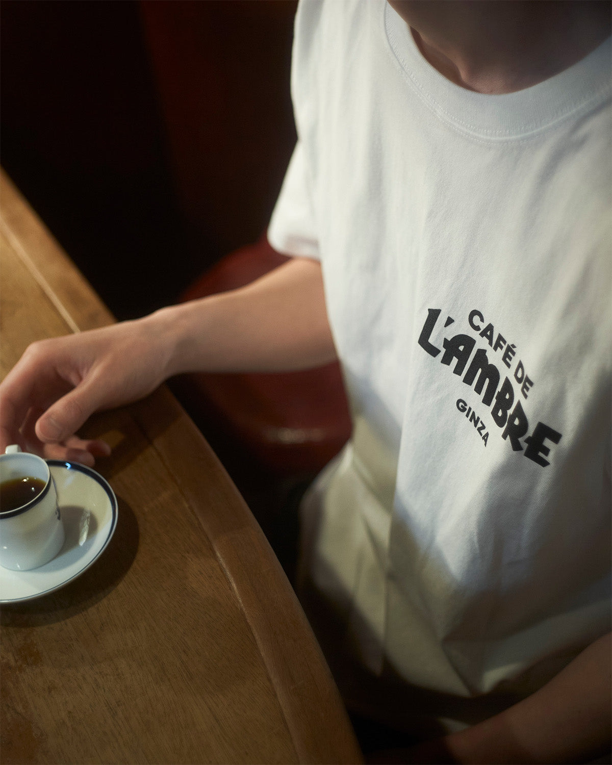 CAFÉ DE L’AMBRE オリジナルTシャツ｜6.2oz 天竺編み（コーマ糸）